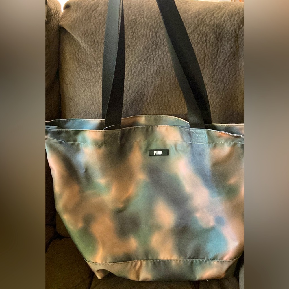 PINK by Victoria zip closer tote